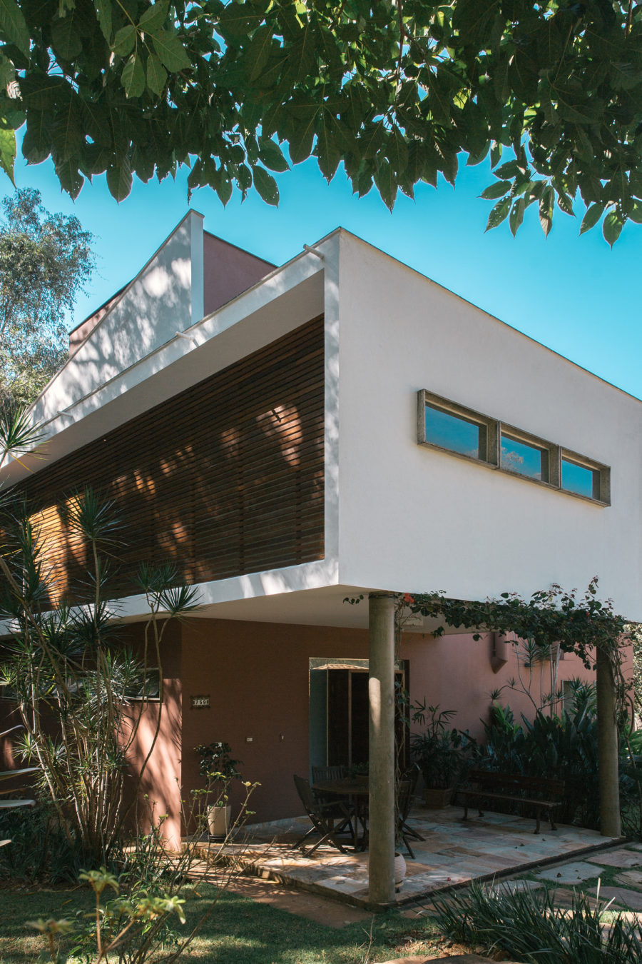 gisele-borges-arquitetura-casa-rio-acima-03