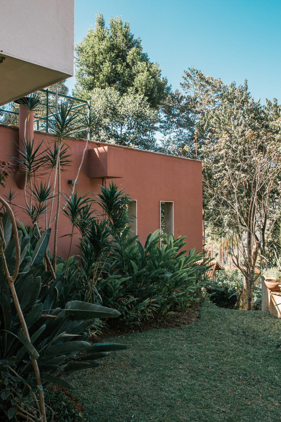 gisele-borges-arquitetura-casa-rio-acima-04